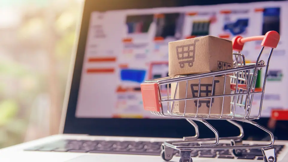 An image demonstrating zoho crm impact for customers insignt for retail businesses