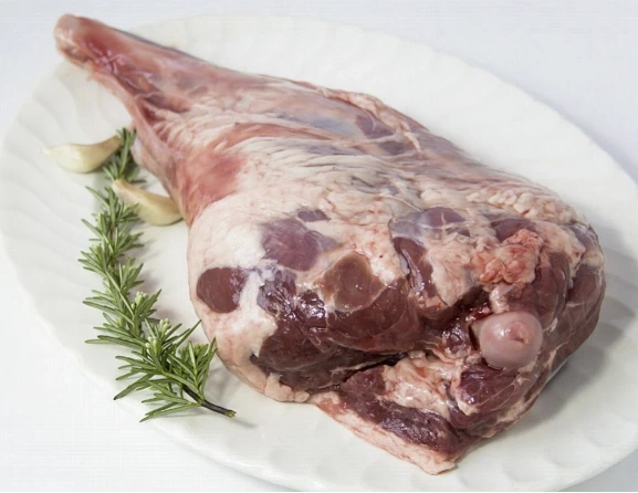 [EPI121] Gigot d'agneau coupé court, congelé, 4 lb à 5 lb